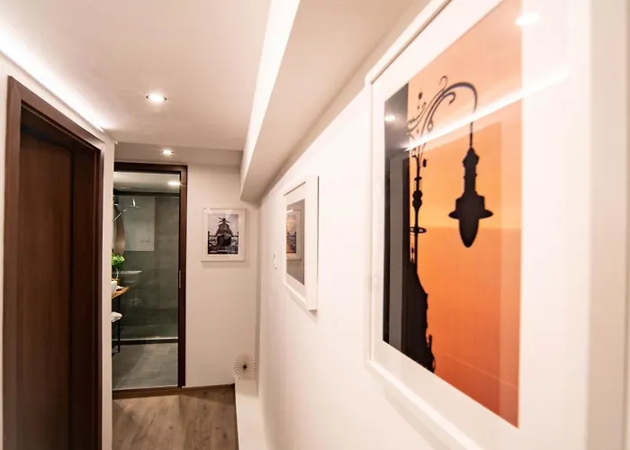 Free Parking -corvin Palace Residence-3bdrm,6ppl,wifi,ac *