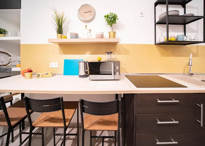 Apartament Free Parking -corvin Palace Residence-3bdrm,6ppl,wifi,ac