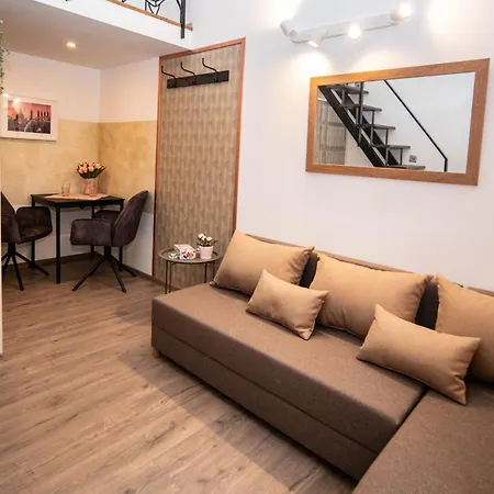 Free Parking -corvin Palace Residence-3bdrm,6ppl,wifi,ac Lejlighed
