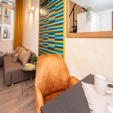 Free Parking -corvin Palace Residence-3bdrm,6ppl,wifi,ac Lejlighed