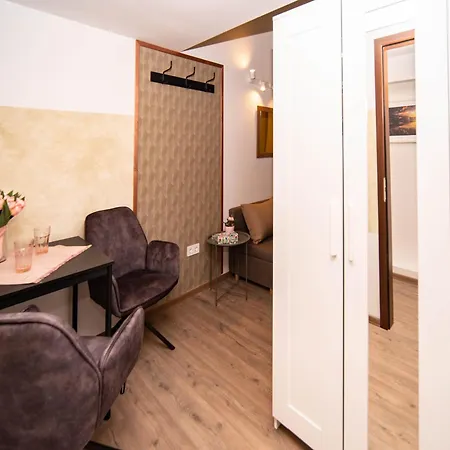 Lejlighed Free Parking -corvin Palace Residence-3bdrm,6ppl,wifi,ac *