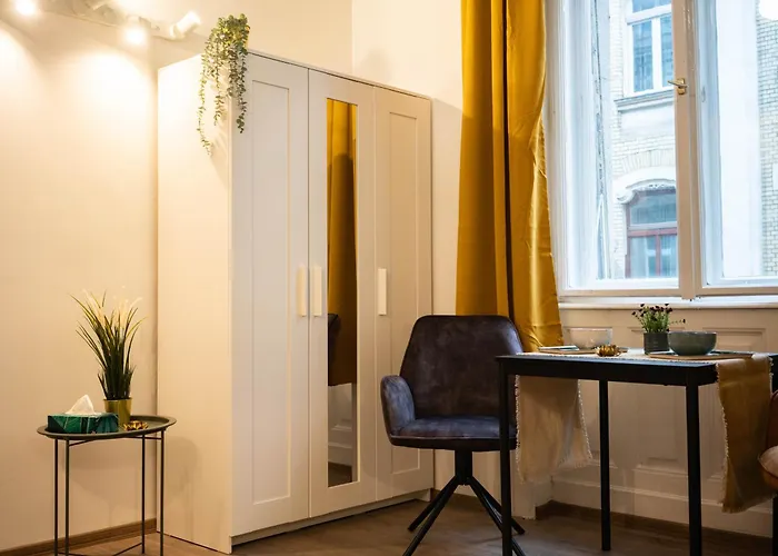 Free Parking -corvin Palace Residence-3bdrm,6ppl,wifi,ac *