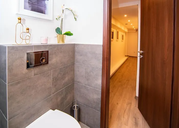 Free Parking -corvin Palace Residence-3bdrm,6ppl,wifi,ac Apartmán