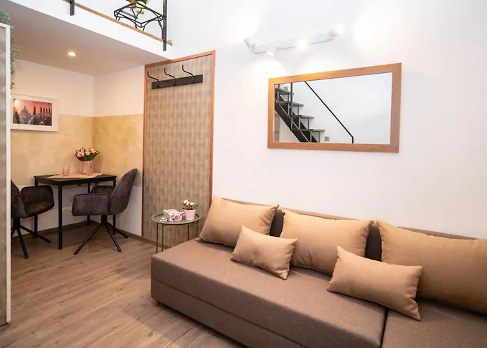 Free Parking -corvin Palace Residence-3bdrm,6ppl,wifi,ac *