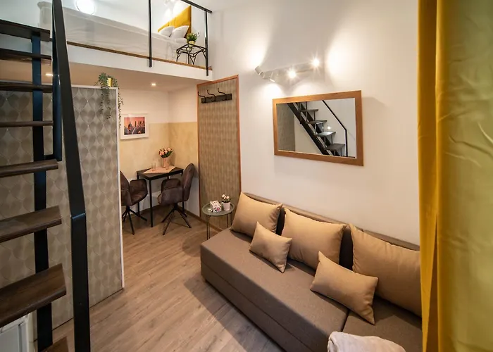 Free Parking -corvin Palace Residence-3bdrm,6ppl,wifi,ac *