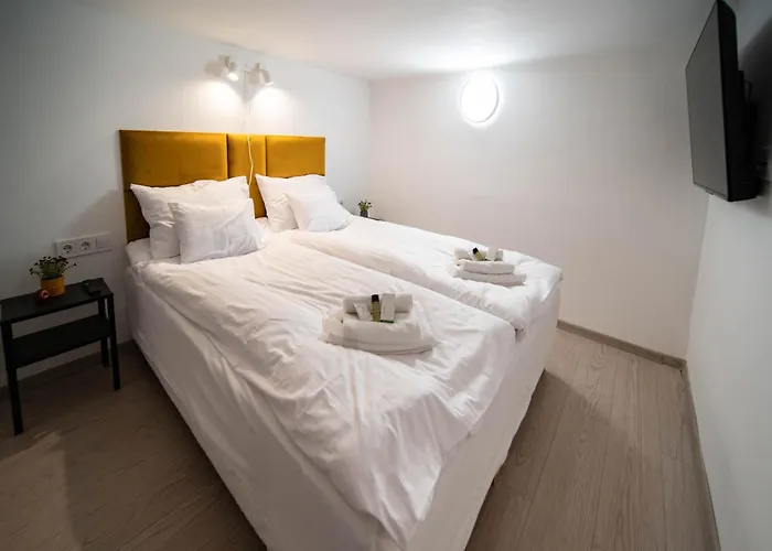 Free Parking -corvin Palace Residence-3bdrm,6ppl,wifi,ac *
